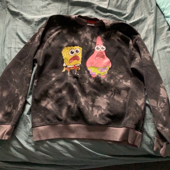 This is a sweatshirt that’s fluffy inside, it’s 60% Cotten and 40% polyester. - Picture 3 of 4